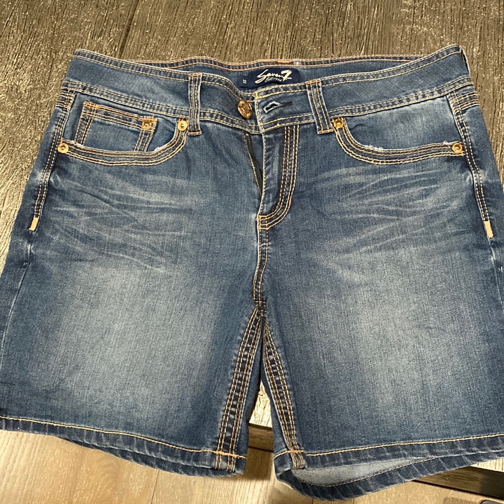 Womens “Seven7” jean shorts size 12 with tan stitching